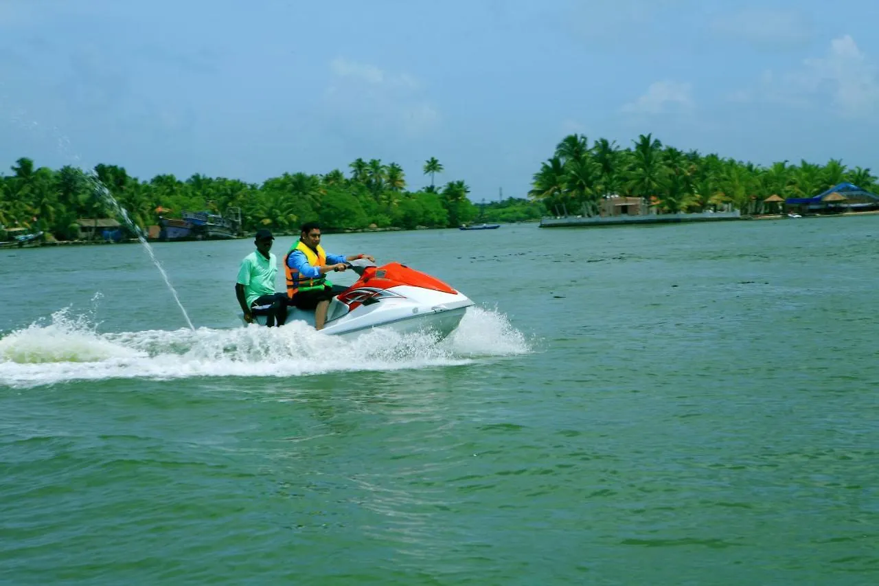 Regant Lake Village, Kollam. Chavara Station touristique