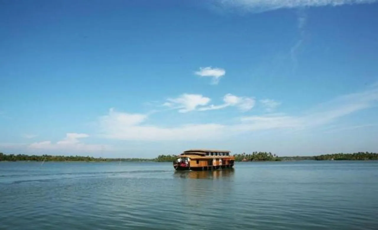 Regant Lake Village, Kollam. Chavara Inde