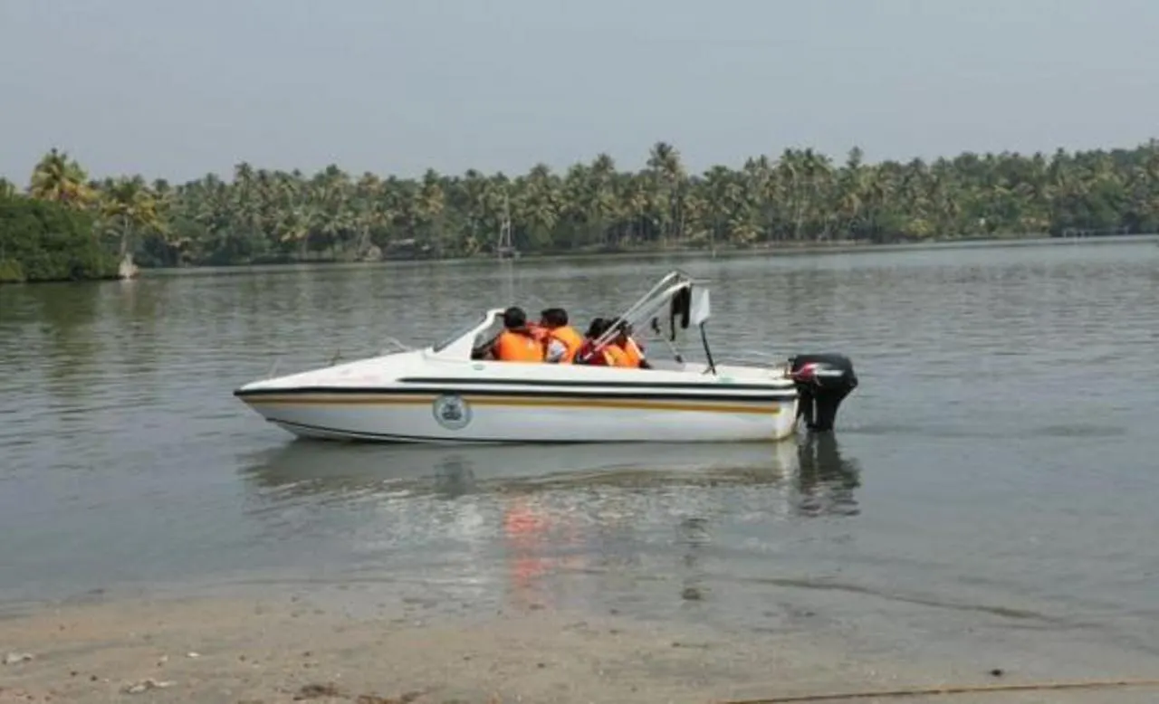 Regant Lake Village, Kollam. Chavara 5*,  Inde